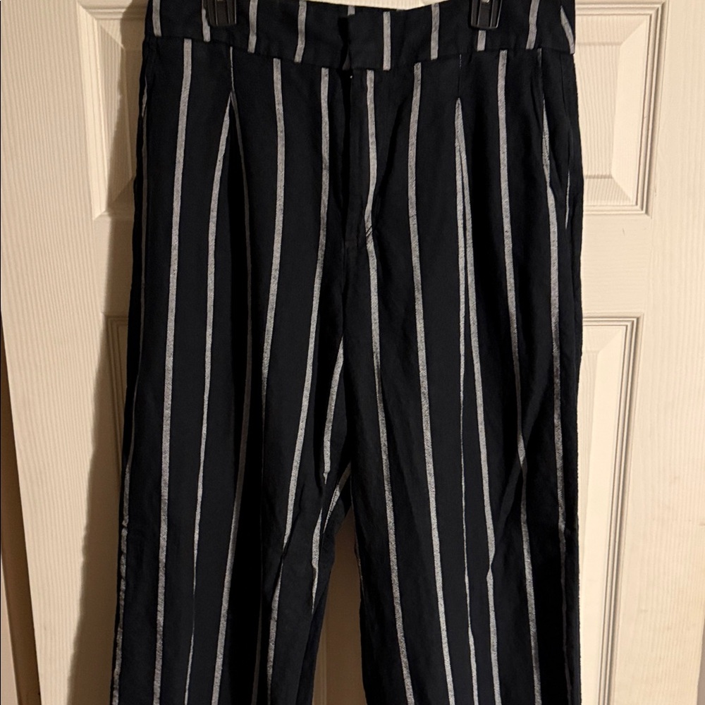 GAP women’s  Black and White Striped Dress Pants